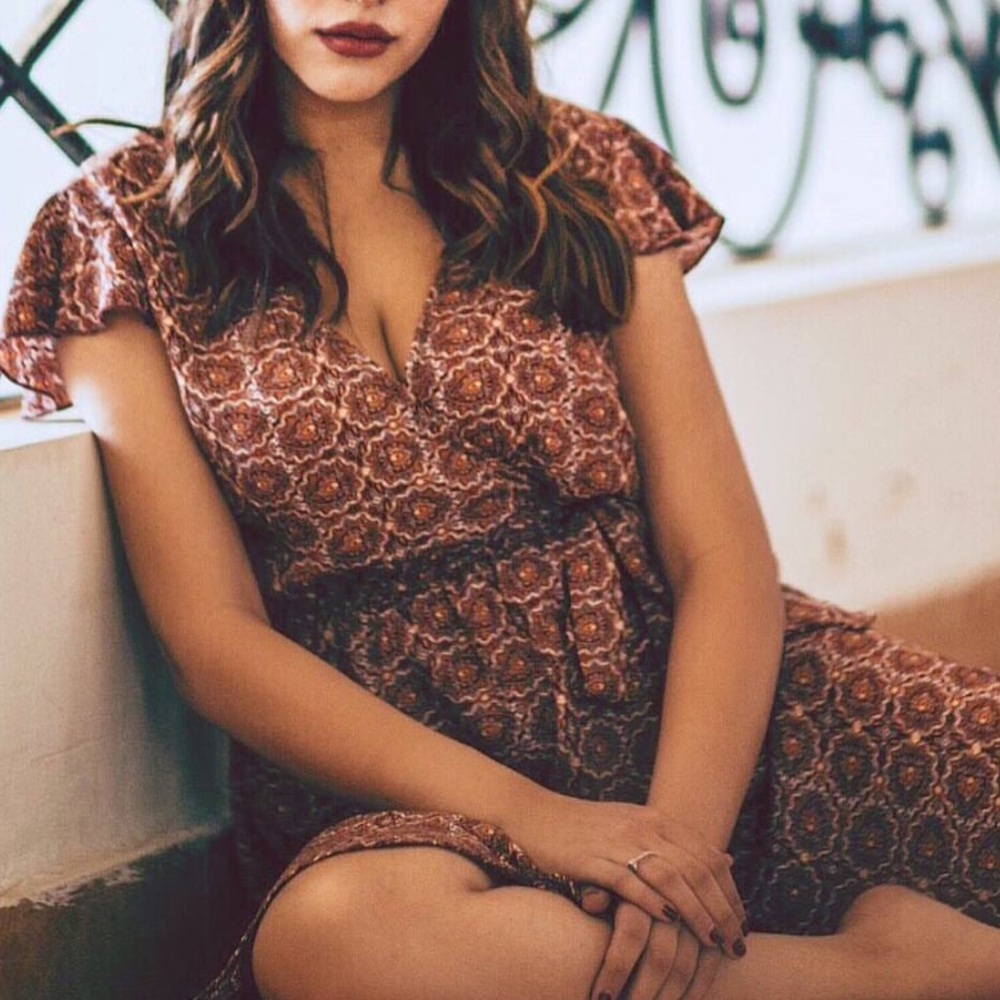 Boho-Chic Wrap Dress with Flutter Sleeves and pockets